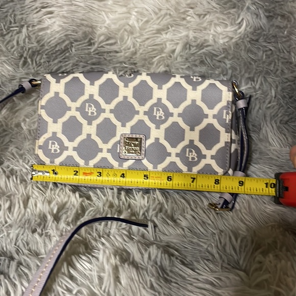 💕Dooney and Bourke Sanibel crossbody/shoulder bag💕 - Picture 8 of 10